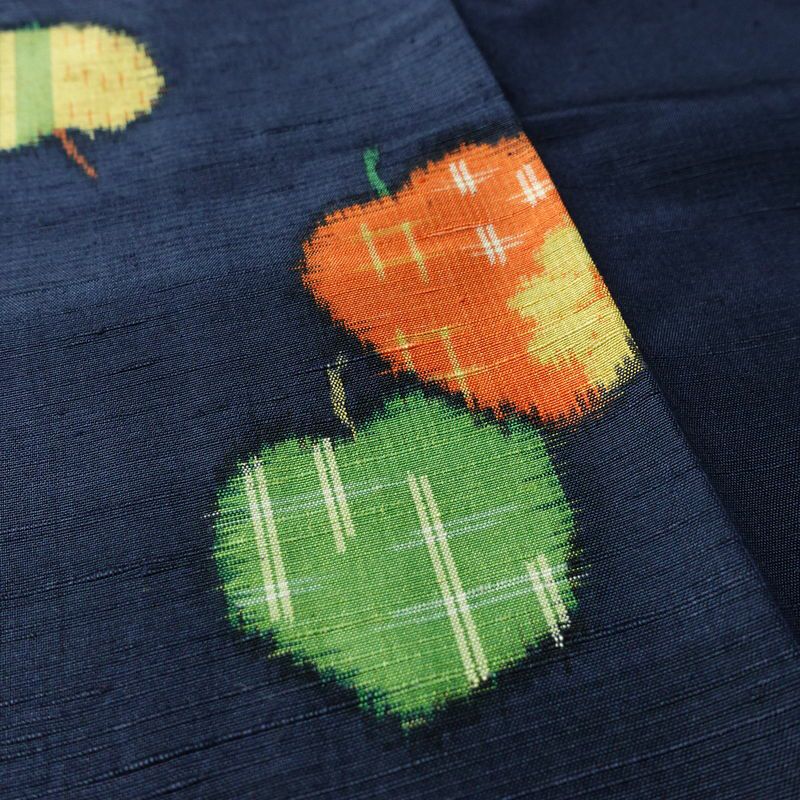 紬 正絹 その他の柄 袷仕立て 身丈153cm 裄丈63cm リサイクル着物 着物 りんご 林檎 青・紺_画像9