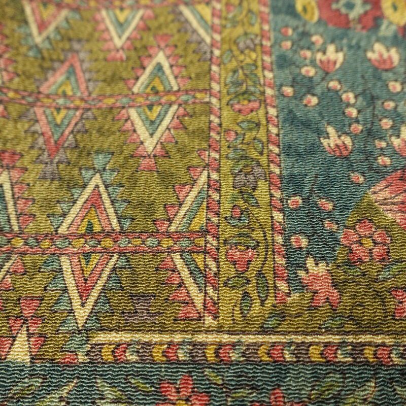 小紋 縮緬 正絹 幾何学柄・抽象柄 袷仕立て 身丈159cm 裄丈64cm リサイクル着物 着物 多色使い_画像9