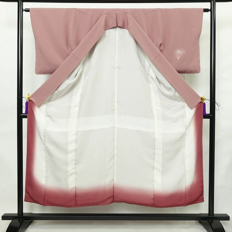 付け下げ 縮緬 スワトウ刺繍 一つ紋付き 正絹 幾何学柄・抽象柄 袷仕立て 身丈149.5cm 裄丈63cm リサイクル着物 一部しつけ糸付き 着物 入学式 卒業式 七五三 お宮参り フォーマル 上品 紫・藤色_画像3