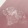 付け下げ 縮緬 スワトウ刺繍 一つ紋付き 正絹 幾何学柄・抽象柄 袷仕立て 身丈149.5cm 裄丈63cm リサイクル着物 一部しつけ糸付き 着物 入学式 卒業式 七五三 お宮参り フォーマル 上品 紫・藤色_画像9
