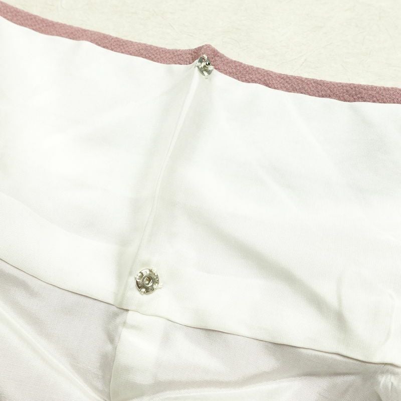 付け下げ 縮緬 スワトウ刺繍 一つ紋付き 正絹 幾何学柄・抽象柄 袷仕立て 身丈149.5cm 裄丈63cm リサイクル着物 一部しつけ糸付き 着物 入学式 卒業式 七五三 お宮参り フォーマル 上品 紫・藤色_画像18