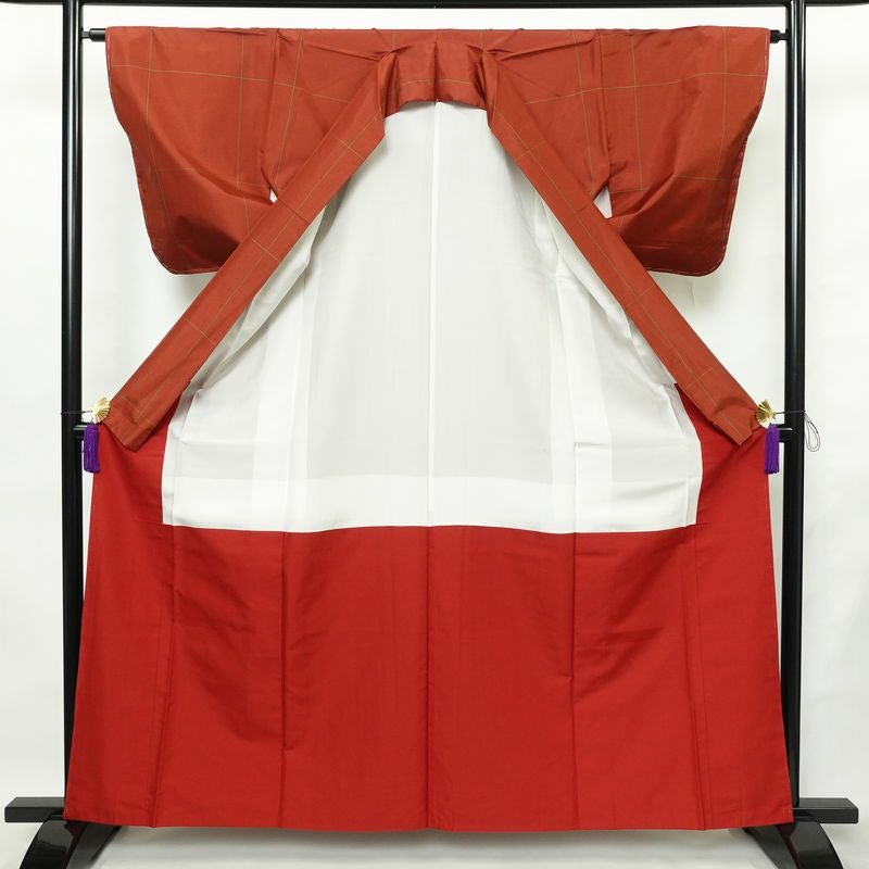 紬 しつけ糸付き 正絹 チェック・格子柄 袷仕立て 身丈162cm 裄丈63.5cm リサイクル着物 着物 モダン シンプル 赤・朱_画像3