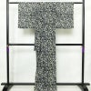 盛夏 小紋 良品 夏用 ポリエステル 花柄 単衣仕立て 身丈164.5cm 裄丈65.5cm リサイクル着物 着物 桜 黒_画像2