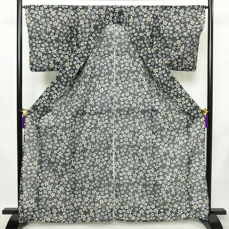 盛夏 小紋 良品 夏用 ポリエステル 花柄 単衣仕立て 身丈164.5cm 裄丈65.5cm リサイクル着物 着物 桜 黒_画像3