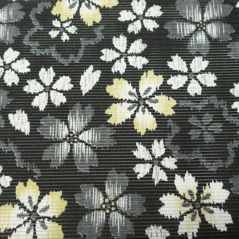 盛夏 小紋 良品 夏用 ポリエステル 花柄 単衣仕立て 身丈164.5cm 裄丈65.5cm リサイクル着物 着物 桜 黒_画像7