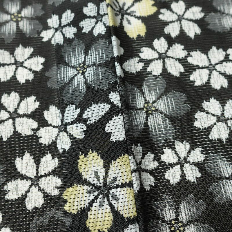 盛夏 小紋 良品 夏用 ポリエステル 花柄 単衣仕立て 身丈164.5cm 裄丈65.5cm リサイクル着物 着物 桜 黒_画像10
