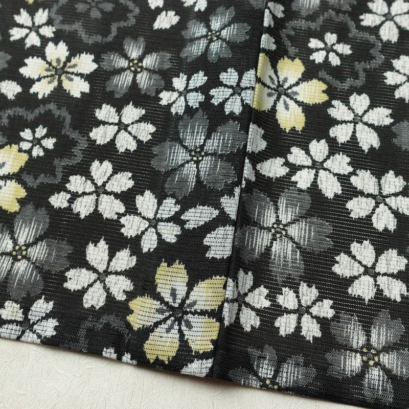 盛夏 小紋 良品 夏用 ポリエステル 花柄 単衣仕立て 身丈164.5cm 裄丈65.5cm リサイクル着物 着物 桜 黒_画像11