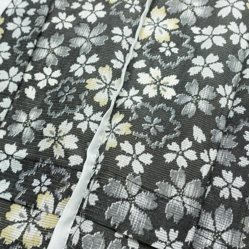 盛夏 小紋 良品 夏用 ポリエステル 花柄 単衣仕立て 身丈164.5cm 裄丈65.5cm リサイクル着物 着物 桜 黒_画像18