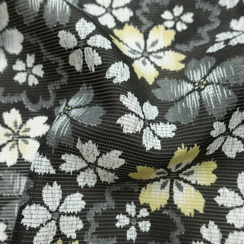 盛夏 小紋 良品 夏用 ポリエステル 花柄 単衣仕立て 身丈164.5cm 裄丈65.5cm リサイクル着物 着物 桜 黒_画像20