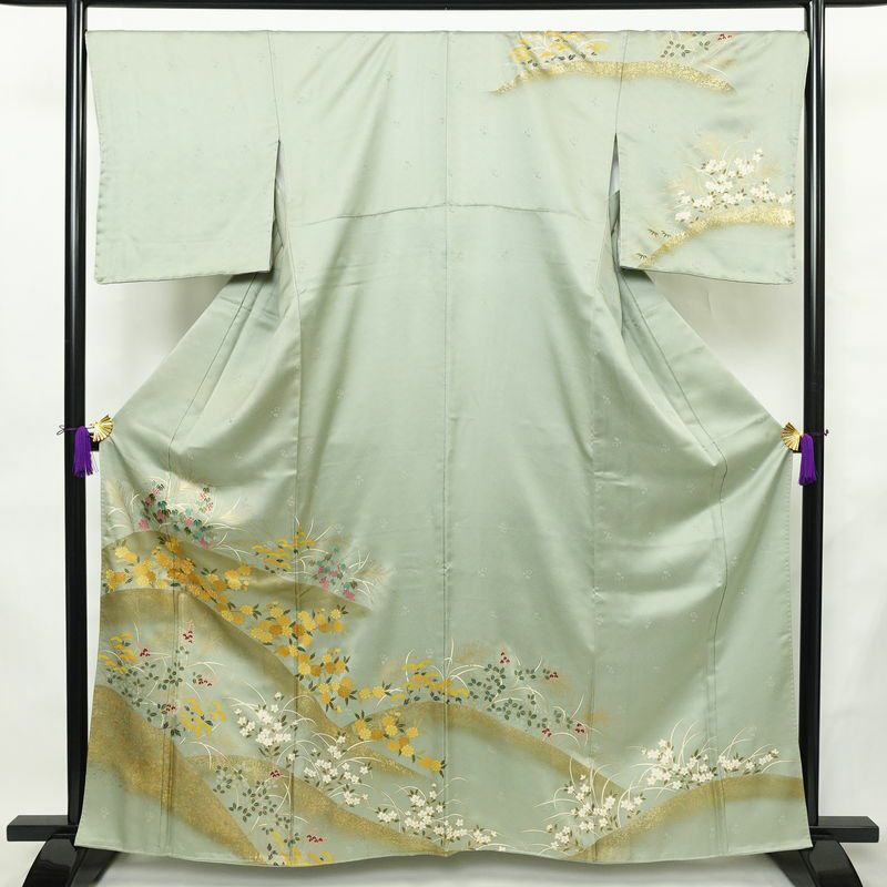 付け下げ 綸子 金駒刺繍 正絹 木の葉・植物柄 袷仕立て 身丈162.5cm 裄丈68.5cm リサイクル着物 一部しつけ糸付き 着物 箔 金彩 入学式 卒業式 七五三 お宮参り フォーマル 緑・うぐいす色_画像1