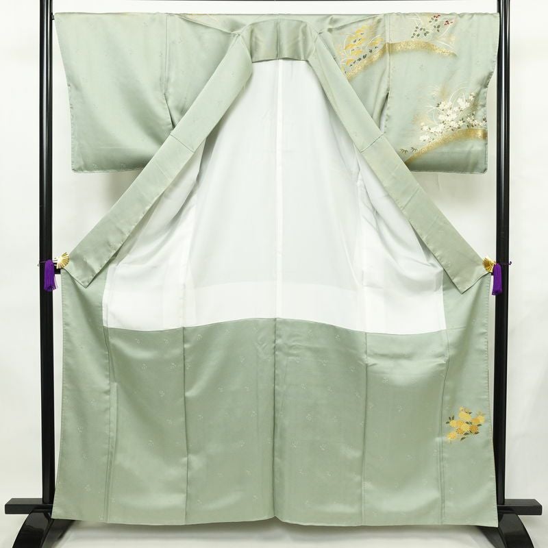 付け下げ 綸子 金駒刺繍 正絹 木の葉・植物柄 袷仕立て 身丈162.5cm 裄丈68.5cm リサイクル着物 一部しつけ糸付き 着物 箔 金彩 入学式 卒業式 七五三 お宮参り フォーマル 緑・うぐいす色_画像3