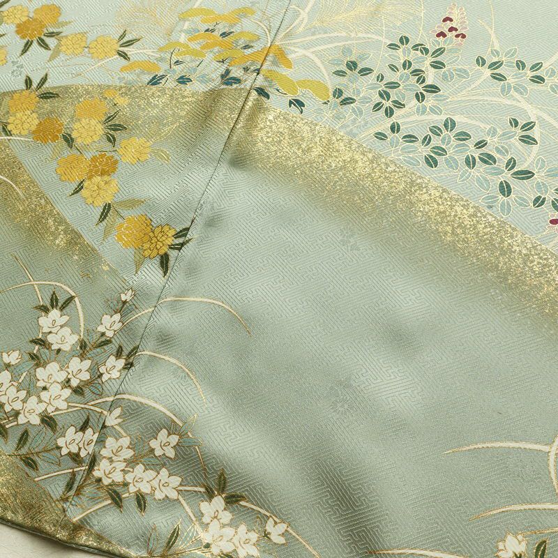 付け下げ 綸子 金駒刺繍 正絹 木の葉・植物柄 袷仕立て 身丈162.5cm 裄丈68.5cm リサイクル着物 一部しつけ糸付き 着物 箔 金彩 入学式 卒業式 七五三 お宮参り フォーマル 緑・うぐいす色_画像10