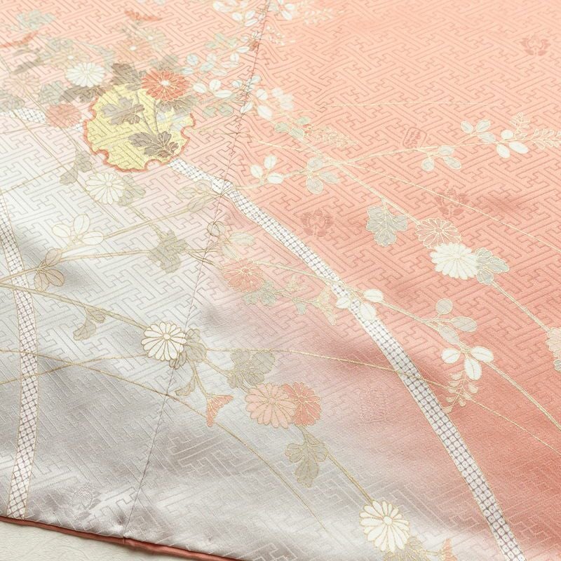 訪問着 良品 落款入り 綸子 正絹 木の葉・植物柄 袷仕立て 身丈159.5cm 裄丈63cm リサイクル着物 一部しつけ糸付き 着物 箔 刺繍 金彩 入学式 卒業式 七五三 お宮参り フォーマル 菊 萩 雪輪 サーモンピンク ピンク_画像13