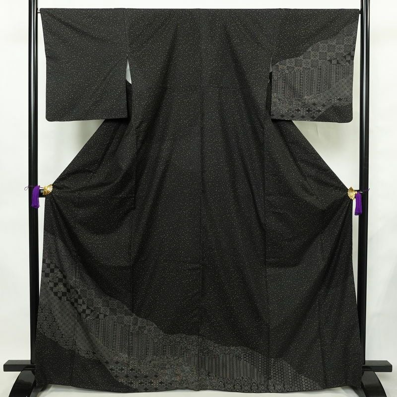 付け下げ 正絹 幾何学柄・抽象柄 袷仕立て 身丈167cm 裄丈66.5cm リサイクル着物 着物 紬地 黒_画像1