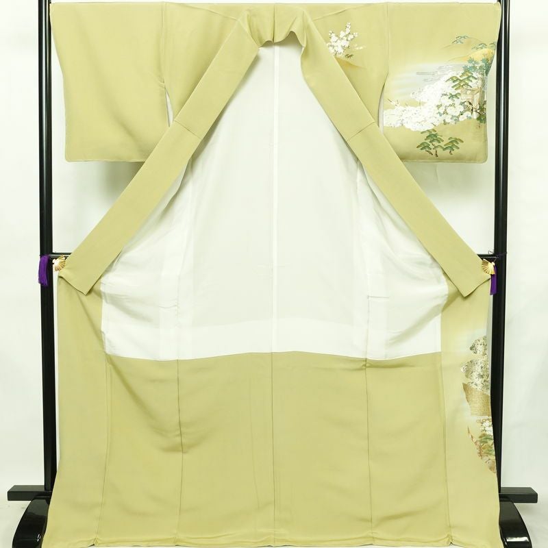 付け下げ 美品 しつけ糸付き 縮緬 トールサイズ 正絹 風景柄 袷仕立て 身丈173cm 裄丈68.5cm リサイクル着物 着物 箔 共八掛 金彩 入学式 卒業式 七五三 お宮参り フォーマル 緑・うぐいす色_画像3