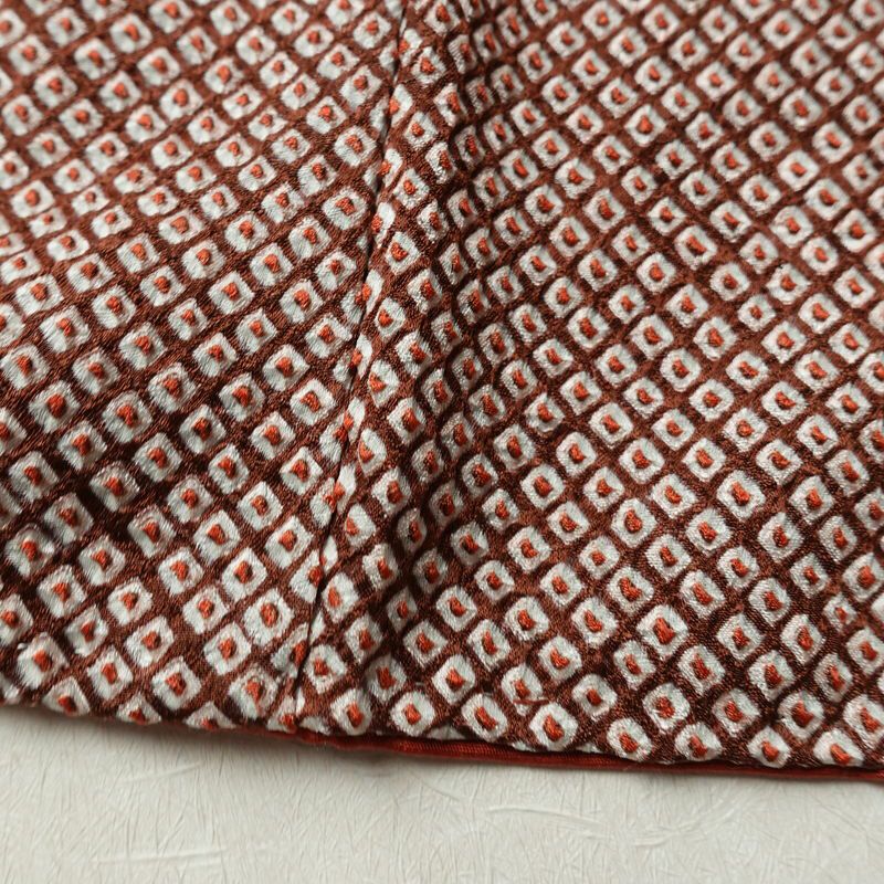 小紋 良品 絞り 総絞り 正絹 古典柄 袷仕立て 身丈164cm 裄丈65cm リサイクル着物 一部しつけ糸付き 着物 茶_画像12