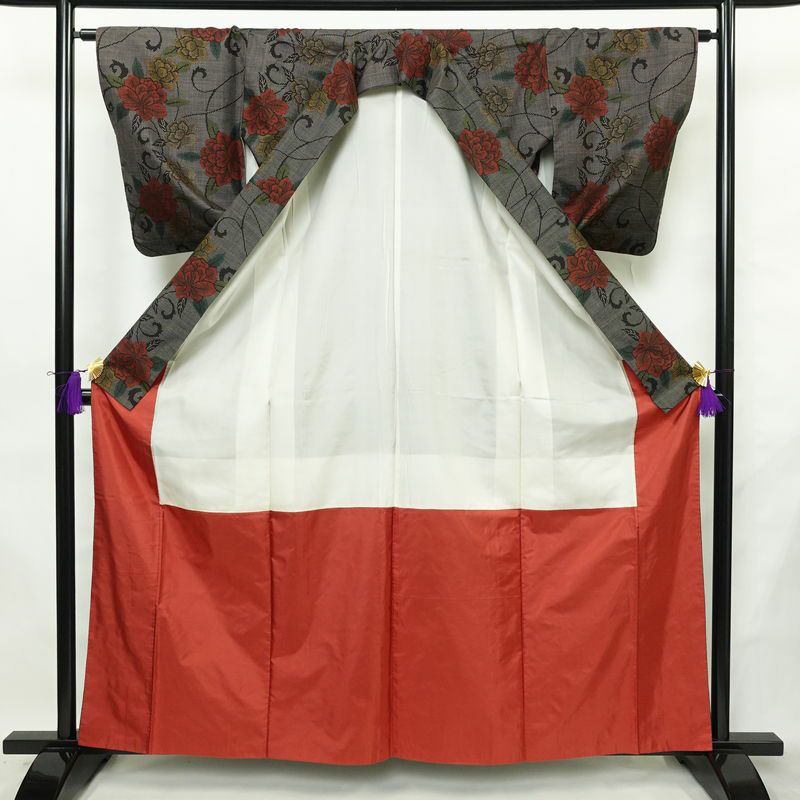 大島紬 証紙なし 正絹 花柄 袷仕立て 身丈160cm 裄丈63cm リサイクル着物 着物 茶_画像3