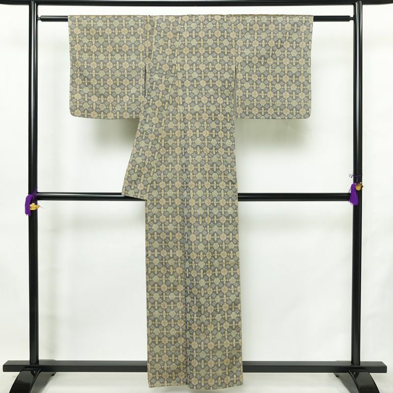 紬 正絹 幾何学柄・抽象柄 袷仕立て 身丈157cm 裄丈64.5cm リサイクル着物 着物 モダン 多色使い_画像2