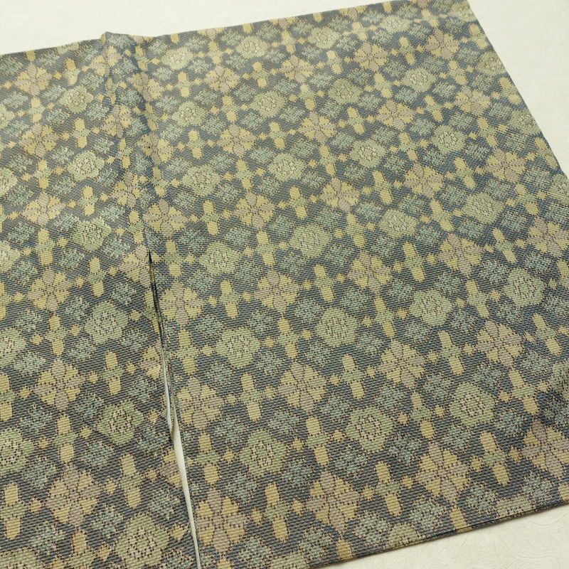 紬 正絹 幾何学柄・抽象柄 袷仕立て 身丈157cm 裄丈64.5cm リサイクル着物 着物 モダン 多色使い_画像12