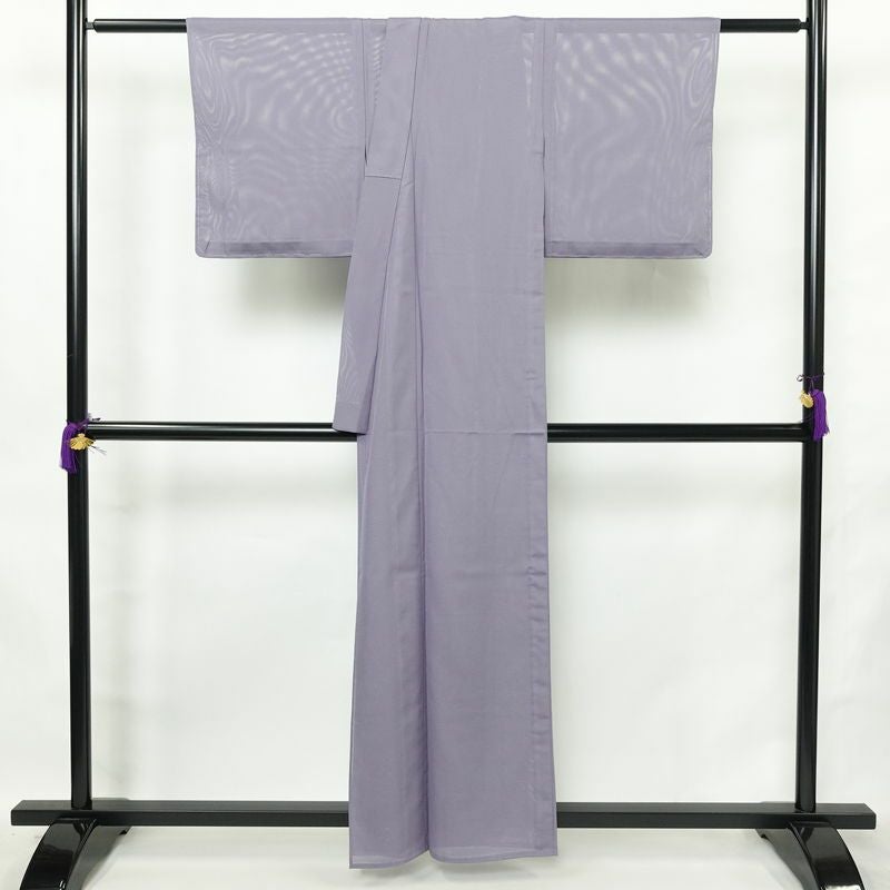 盛夏 色無地 美品 しつけ糸付き 夏用 一つ紋付き バチ衿仕立て ポリエステル 単衣仕立て 身丈157cm 裄丈65cm リサイクル着物 着物 お茶会 フォーマル 紫・藤色_画像2