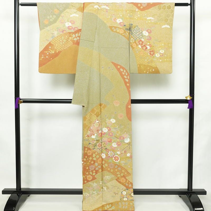 訪問着 良品 松井青々 落款入り 伊達衿付き 金駒刺繍 一つ紋付き 正絹 古典柄 袷仕立て 身丈165cm 裄丈67.5cm リサイクル着物 着物 刺繍 箔 共八掛 金彩 パーティー フォーマル 華やか 多色使い_画像2