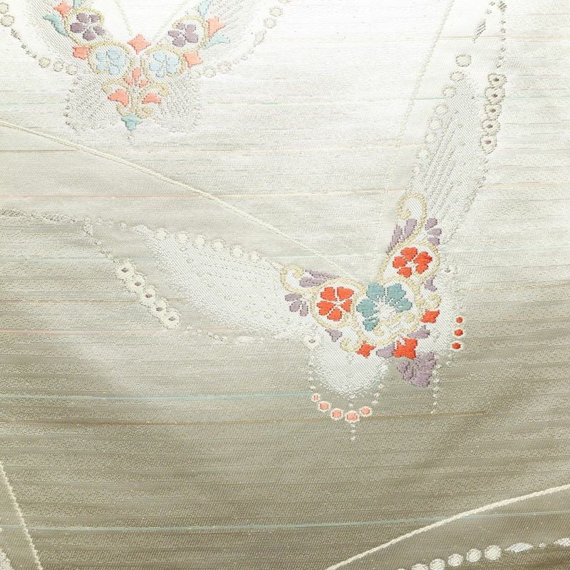 名古屋帯 六通柄 良品 正絹 蝶・昆虫柄 名古屋仕立て なごや帯 リサイクル帯 帯 箔 銀糸 金・銀_画像2