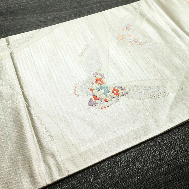 名古屋帯 六通柄 良品 正絹 蝶・昆虫柄 名古屋仕立て なごや帯 リサイクル帯 帯 箔 銀糸 金・銀_画像11