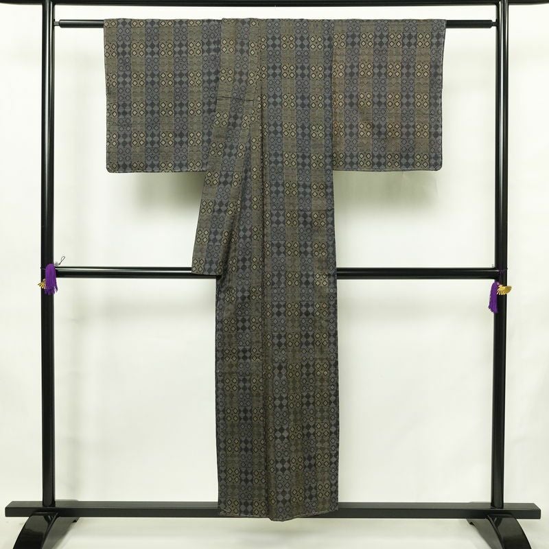 紬 しつけ糸付き 正絹 縞柄・線柄 袷仕立て 身丈150cm 裄丈66cm リサイクル着物 着物 モダン 多色使い_画像2