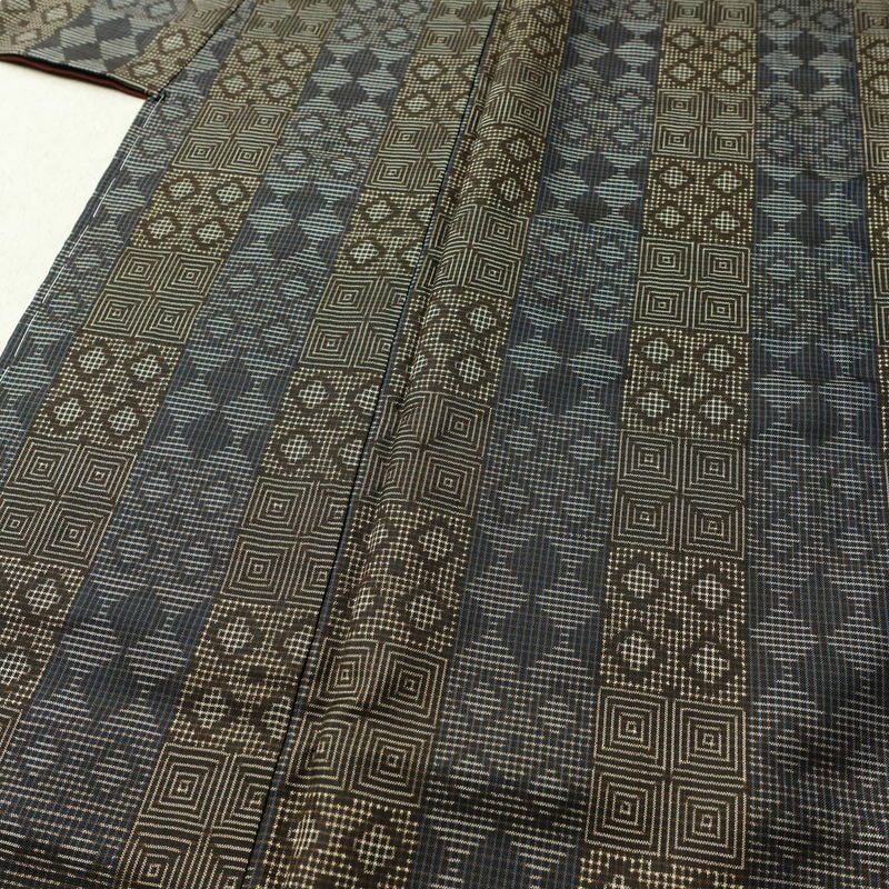 紬 しつけ糸付き 正絹 縞柄・線柄 袷仕立て 身丈150cm 裄丈66cm リサイクル着物 着物 モダン 多色使い_画像5