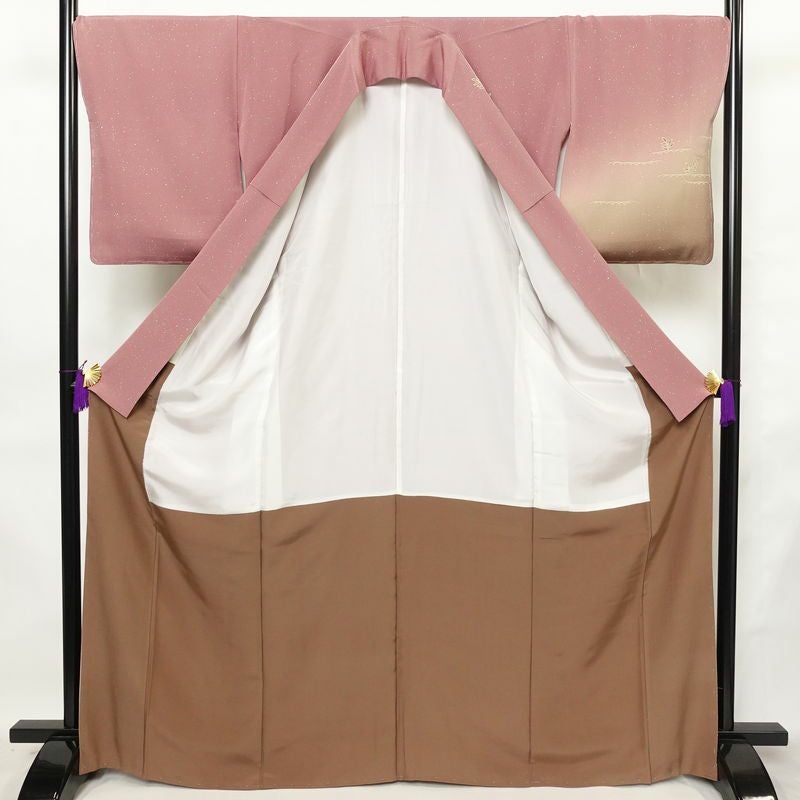 訪問着 美品 しつけ糸付き 縮緬 正絹 風景柄 袷仕立て 身丈166.5cm 裄丈68.5cm リサイクル着物 着物 入学式 卒業式 七五三 お宮参り フォーマル ピンク_画像3