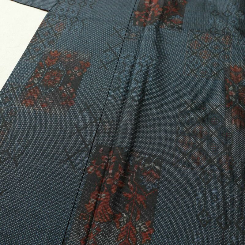 大島紬 証紙あり 正絹 幾何学柄・抽象柄 袷仕立て 身丈161.5cm 裄丈61.5cm リサイクル着物 一部しつけ糸付き 着物 青・紺_画像5