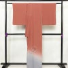 付け下げ 縮緬 一つ紋付き 正絹 花柄 袷仕立て 身丈161.5cm 裄丈68cm リサイクル着物 着物 刺繍 入学式 七五三 お宮参り フォーマル シンプル 上品 ピンク_画像2