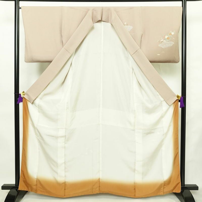 付け下げ 金駒刺繍 正絹 木の葉・植物柄 袷仕立て 身丈163cm 裄丈66cm リサイクル着物 着物 箔 金彩 入学式 卒業式 七五三 お宮参り フォーマル シンプル 上品 ベージュ_画像3