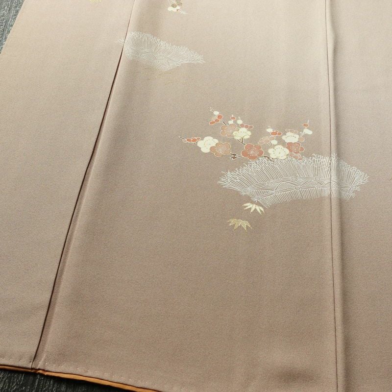 付け下げ 金駒刺繍 正絹 木の葉・植物柄 袷仕立て 身丈163cm 裄丈66cm リサイクル着物 着物 箔 金彩 入学式 卒業式 七五三 お宮参り フォーマル シンプル 上品 ベージュ_画像4