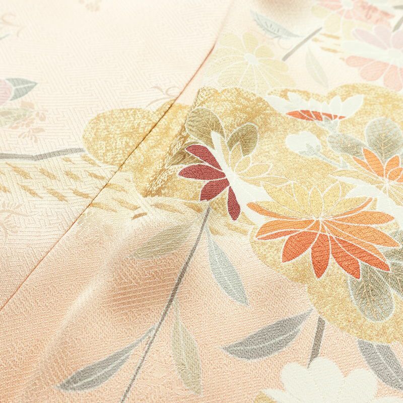 訪問着 美品 金駒刺繍 綸子 正絹 古典柄 袷仕立て 身丈161cm 裄丈65cm リサイクル着物 着物 箔 金彩 入学式 卒業式 結婚式 七五三 お宮参り フォーマル 菊 ピンク_画像18