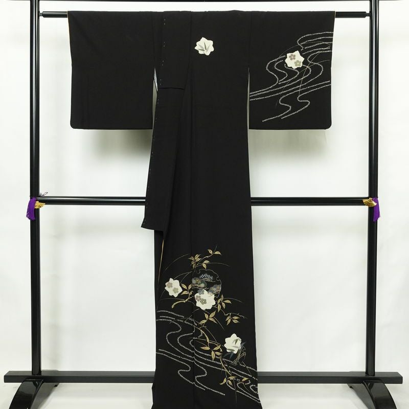 付け下げ 一つ紋付き 正絹 木の葉・植物柄 袷仕立て 身丈166cm 裄丈68.5cm リサイクル着物 着物 箔 金彩 卒業式 フォーマル シンプル 黒_画像2