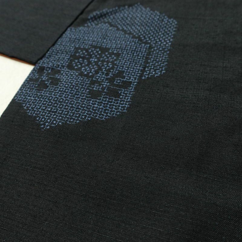 結城紬 本場真綿結城紬 百山亀甲 証紙あり 正絹 亀甲柄 袷仕立て 身丈160cm 裄丈63.5cm リサイクル着物 着物 洒落 黒_画像8