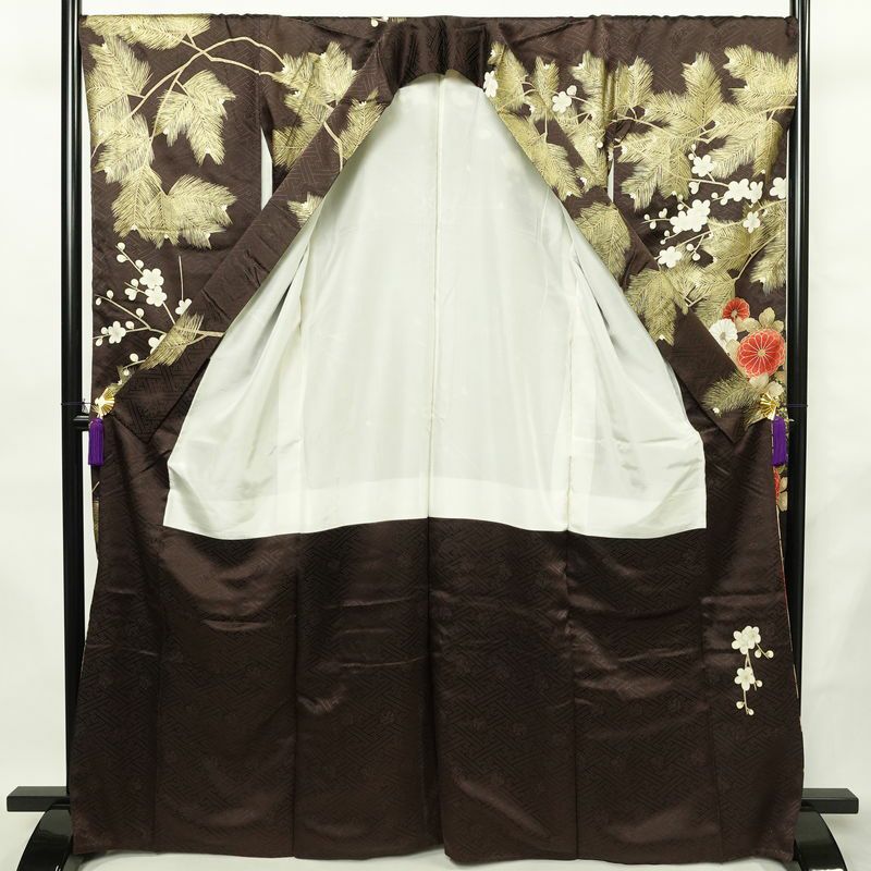 振袖 金駒刺繍 綸子 正絹 花柄 袷仕立て 身丈165.5cm 裄丈69.5cm リサイクル着物 着物 箔 金彩 成人式 二十歳 二十歳の集い フォーマル 菊 茶_画像3