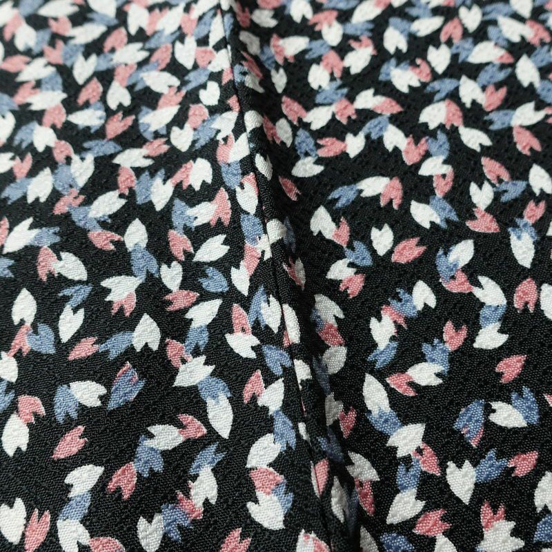 単衣 小紋 バチ衿仕立て ポリエステル 八掛付き 花柄 単衣仕立て 身丈165cm 裄丈66cm リサイクル着物 着物 黒_画像10