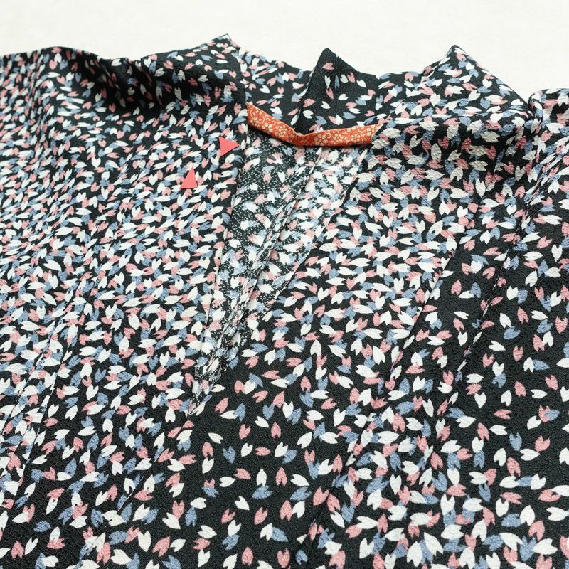 単衣 小紋 バチ衿仕立て ポリエステル 八掛付き 花柄 単衣仕立て 身丈165cm 裄丈66cm リサイクル着物 着物 黒_画像16
