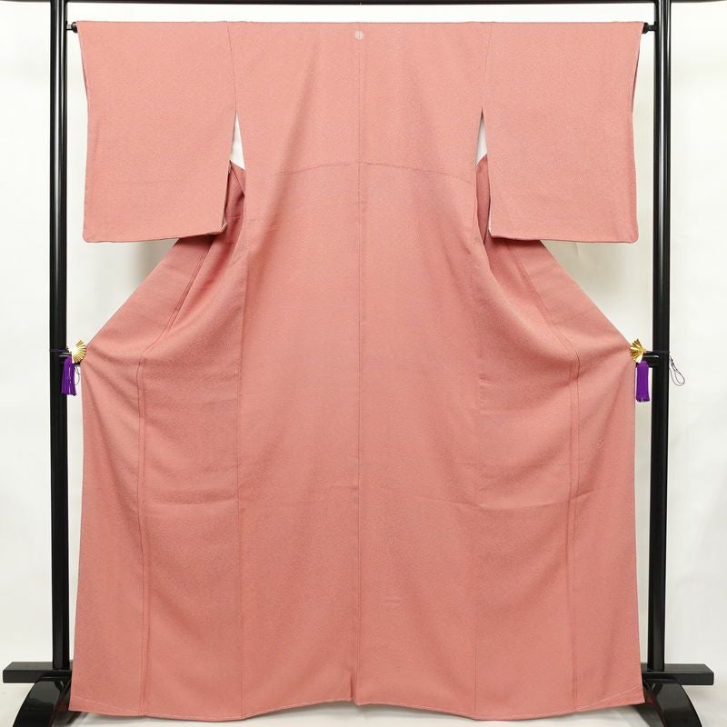 色無地 美品 落款入り しつけ糸付き 一つ紋付き 正絹 無地 袷仕立て 身丈165.5cm 裄丈65cm リサイクル着物 着物 お茶会 七五三 お宮参り フォーマル ピンク_画像1