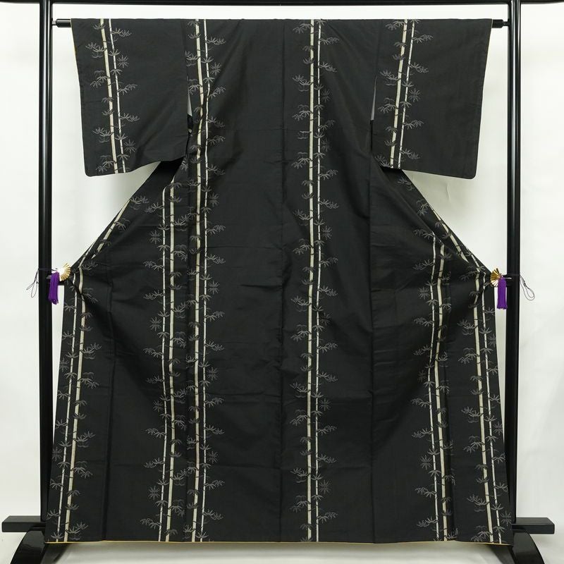 村山大島紬 正絹 木の葉・植物柄 袷仕立て 身丈164cm 裄丈62cm リサイクル着物 大島紬 着物 黒_画像1