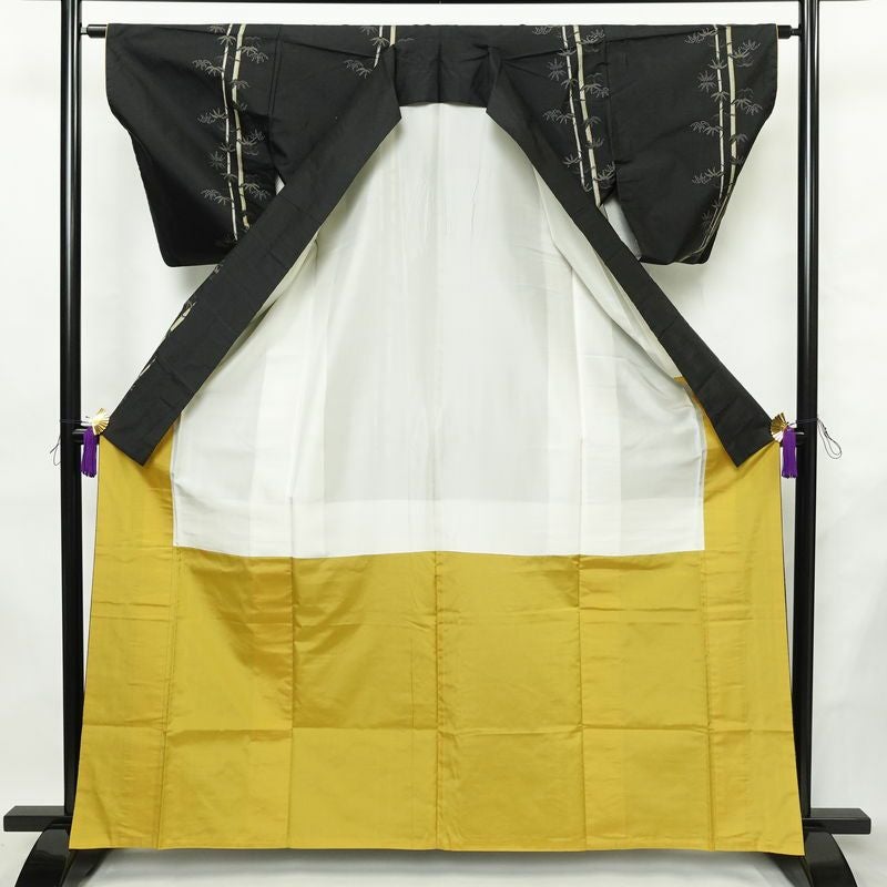 村山大島紬 正絹 木の葉・植物柄 袷仕立て 身丈164cm 裄丈62cm リサイクル着物 大島紬 着物 黒_画像3