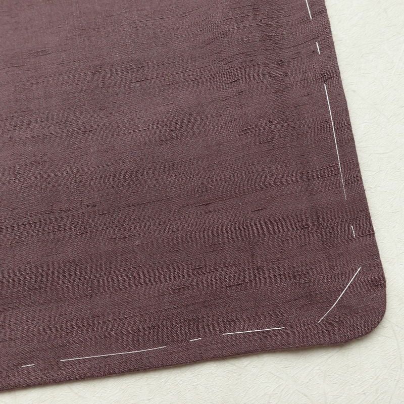 紬 良品 しつけ糸付き 正絹 無地 袷仕立て 身丈155cm 裄丈63.5cm リサイクル着物 着物 くすみパープル シンプル 紫・藤色_画像15