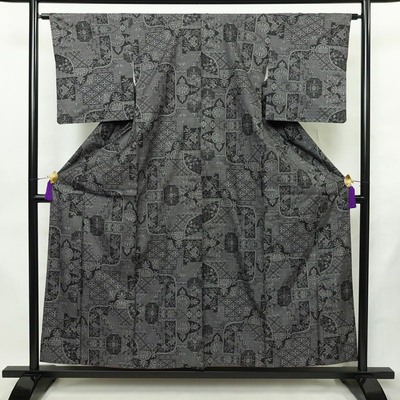 紬 正絹 木の葉・植物柄 袷仕立て 身丈155.5cm 裄丈63.5cm リサイクル着物 着物 黒_画像1