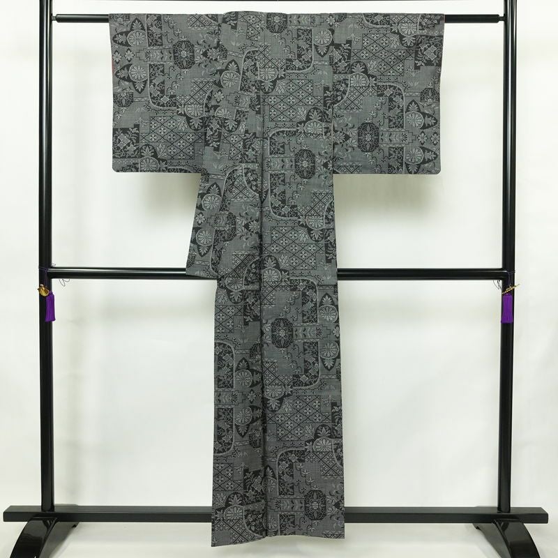 紬 正絹 木の葉・植物柄 袷仕立て 身丈155.5cm 裄丈63.5cm リサイクル着物 着物 黒_画像2