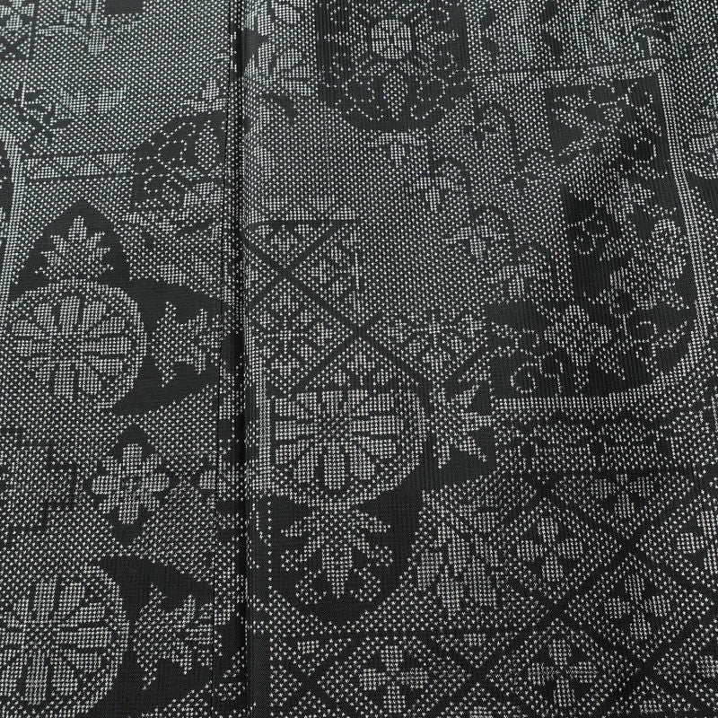 紬 正絹 木の葉・植物柄 袷仕立て 身丈155.5cm 裄丈63.5cm リサイクル着物 着物 黒_画像6