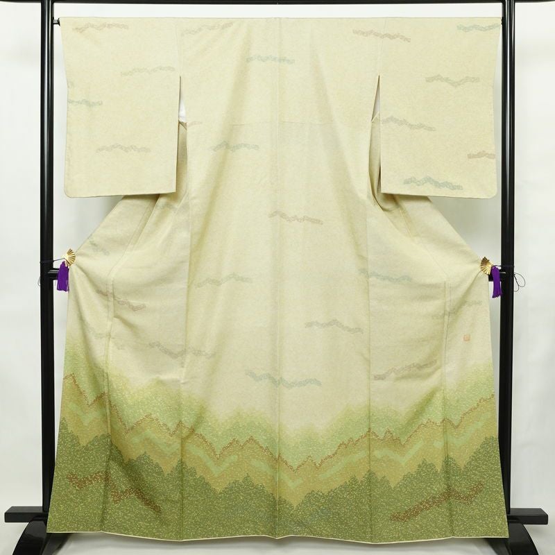 訪問着 良品 落款入り 正絹 幾何学柄・抽象柄 袷仕立て 身丈163.5cm 裄丈66.5cm リサイクル着物 着物 おしゃれ 紬地 緑・うぐいす色_画像1