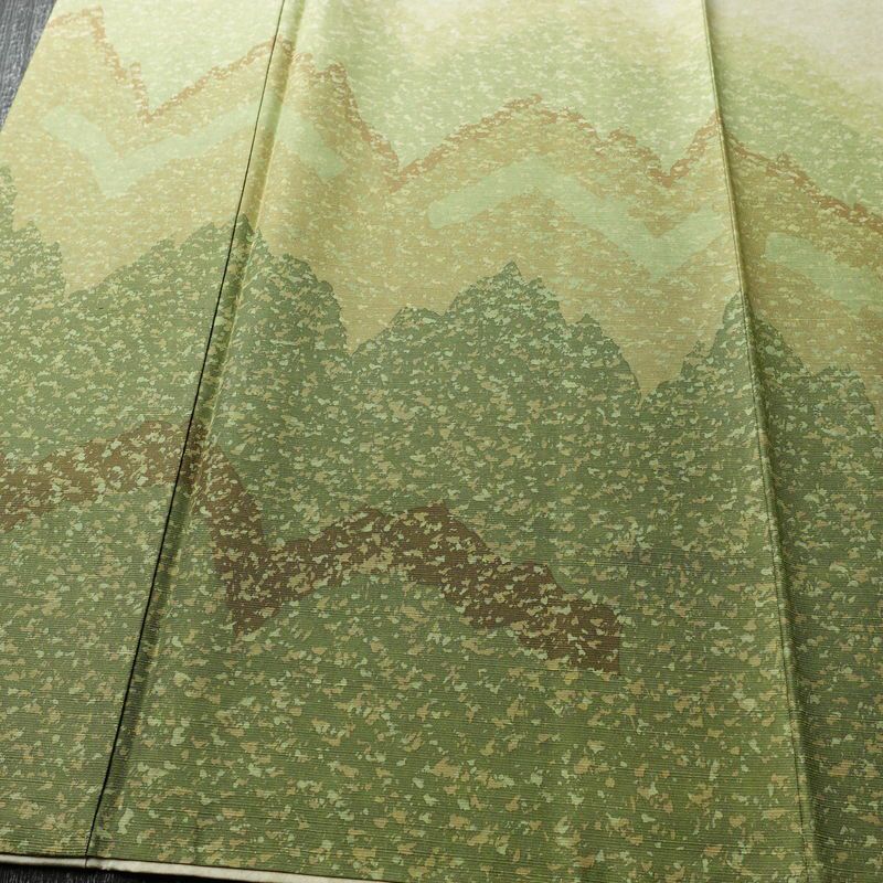 訪問着 良品 落款入り 正絹 幾何学柄・抽象柄 袷仕立て 身丈163.5cm 裄丈66.5cm リサイクル着物 着物 おしゃれ 紬地 緑・うぐいす色_画像4