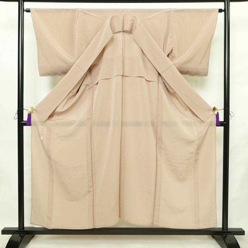 盛夏 色無地 白坂幸蔵 絽ちりめん 縮緬 絽 良品 しつけ糸付き 夏用 一つ紋付き 正絹 無地 単衣仕立て 身丈152.5cm 裄丈63.5cm リサイクル着物 着物 お茶会 フォーマル シンプル ピンクベージュ ベージュ_画像3